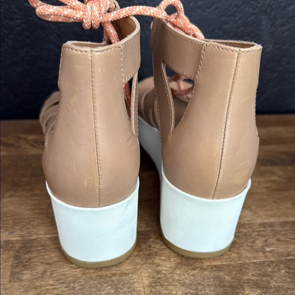 Sorel Women's Tan and Pink Wedge Sandals Size 8.5 - Picture 4 of 10